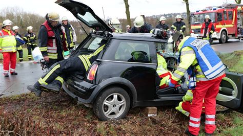 Fw Do Schwerer Verkehrsunfall In Holzen Presseportal