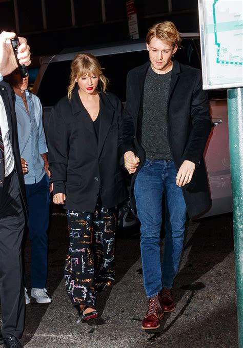 Taylor Swifts Publicist Slams Rumors That Her And Joe Alwyn Secretly Got Married Before Their