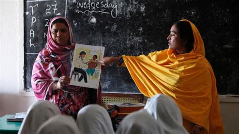 Pakistani Girls Get Pioneering Sex Ed Class