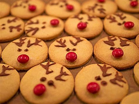 Weihnachtspl Tzchen Mit Kindern Backen Und Verzieren Chefkoch De