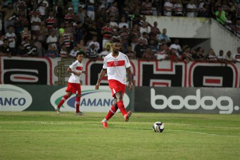 Quem Chamusca vai usar na zaga do CRB Wellington Carvalho está