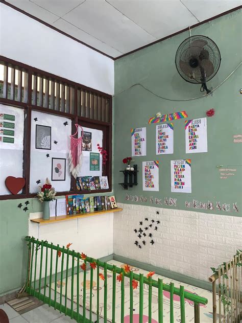 Pojok Literasi Kelas Perpus Smanju