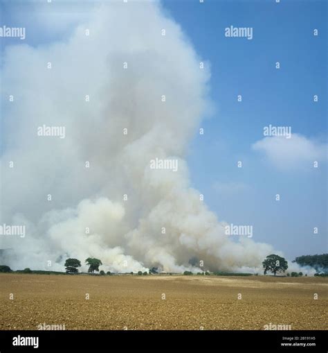 Stubble Burning England Hi Res Stock Photography And Images Alamy