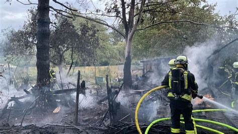 Feuer In Bonner Kleingartenanlage Huhn Gerettet Holzstall Zerst Rt