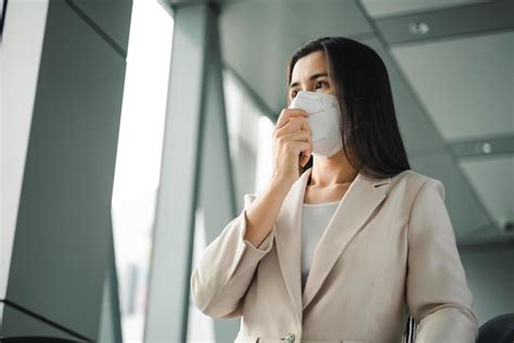 Mujer Asiática Con Máscara N95 Para Proteger La Contaminación Pm2 5 Y