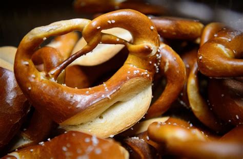 Traditionelles Backwerk Droht Der Schw Bischen Brezel Das Aus Baden