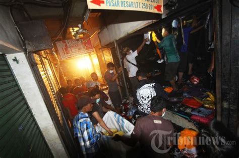 Kebakaran Kios Pasar Besar Malang Foto 2 1450322 Tribunnews