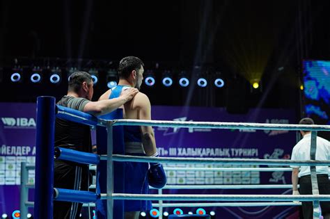 Aibek Oralbay impressionné par les poids super lourds à Astana Boxe Sport