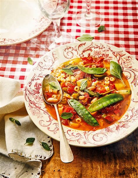 Minestrone dété à la tomate et à lorigan pour 4 personnes Recettes