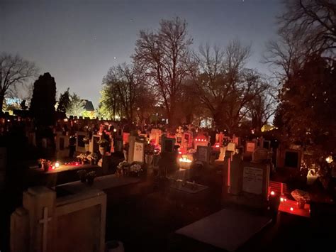 Foto Video Cimitirele Din Cluj Luminate De Ziua Mortilor