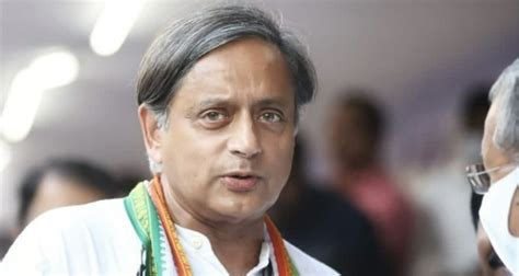 Shashi Tharoor Brutally Trolls Pakistan Fielders With An Epic Mughal