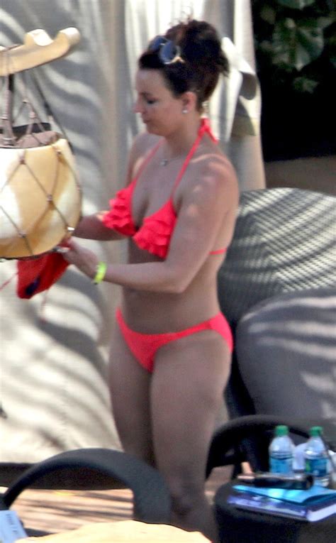 Britney Spears Looks Hot In A Pink Bikini—check It Out