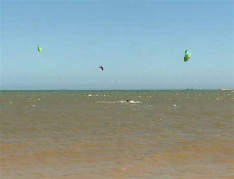 Praticante de kitesurf é resgatado depois de ficar duas horas à deriva