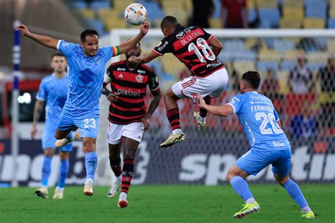 Flamengo x Bolívar Relembre o último duelo entre o rubro negro e um