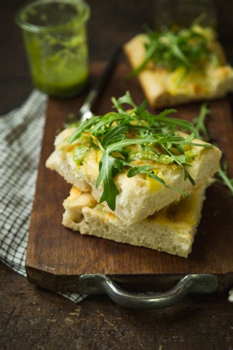 La Luce Buona Focaccia Con Patate Stracchino E Pesto A Lievitazione