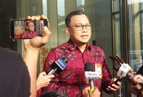 Kpk Cecar Pramugari Cantik Soal Perintah Lukas Enembe Antarkan Uang