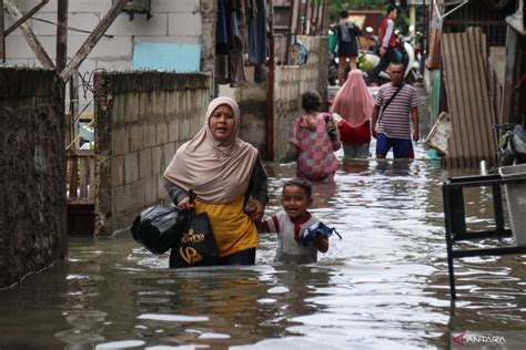 Sebanyak 45 RT Di Jakarta Tergenang Akibat Hujan Lebat ANTARA News