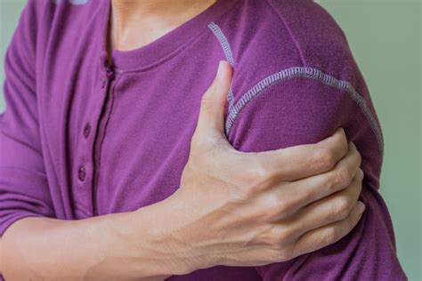 Frozen Shoulder Symptoms And Causes Orthoindy Blog