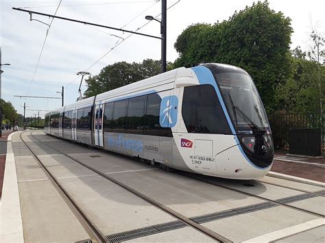 Le Tram T Est Entr En Service Entre Saint Cyr Et Saint Germain En Laye