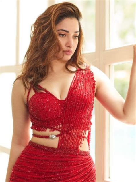 Tamannaah Bhatia S Red Hot Shimmery Saree Look Will Give You Sleepless