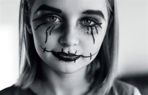 Premium Photo | Little girl with spooky halloween makeup creepy kid's ...