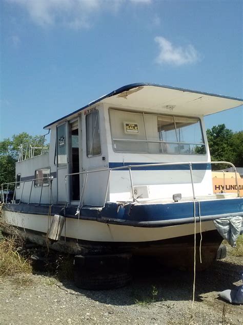 Gibson 32 Ft Houseboat Needs Some Tender Care But Can Be Eaisly Made