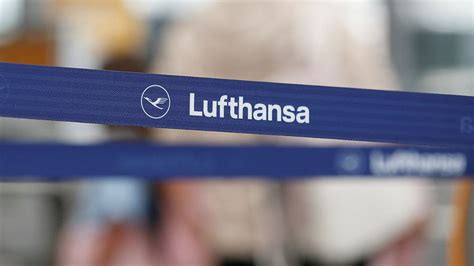 800 Verbindungen betroffen Lufthansa streicht wegen Streiks Großteil