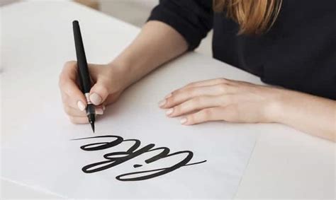 How to Hold a Calligraphy Pen Correctly for Complete Beginners