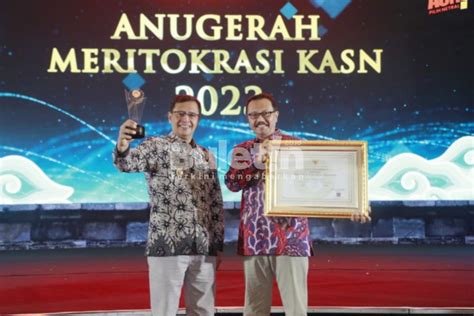 Pemkab Pamekasan Raih Dua Anugerah Penghargaan Meritokrasi