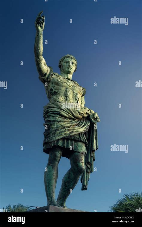 Gaius Julius Caesar Statue Hi Res Stock Photography And Images Alamy