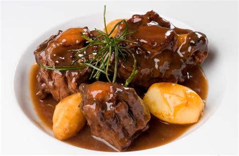 Rabo de toro en olla rápida