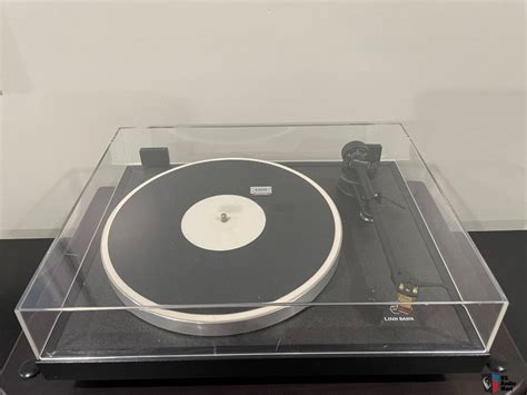 Linn Basik Turntable With Akito Tonearm And Audio Technica Vm Sh