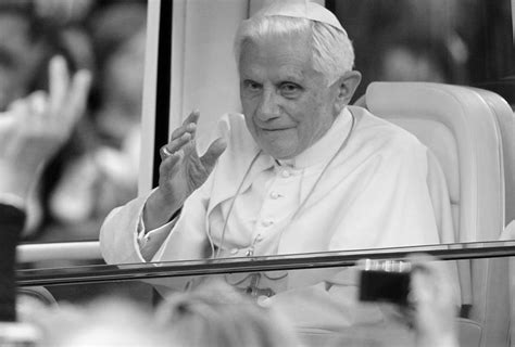 Papa emérito Bento XVI morre aos 95 anos no Vaticano