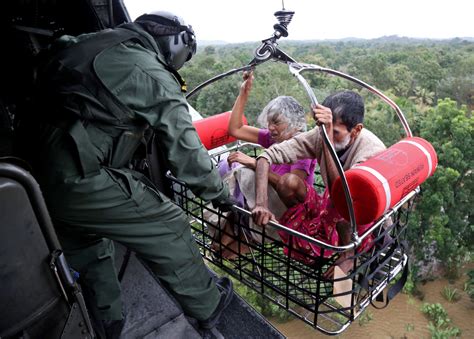 800 000 Displaced In Flooding In Southern Indian State Pbs Newshour