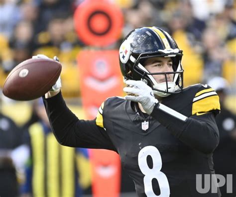 Photo Steelers Quarterback Kenny Pickett Throws Against Cardinals