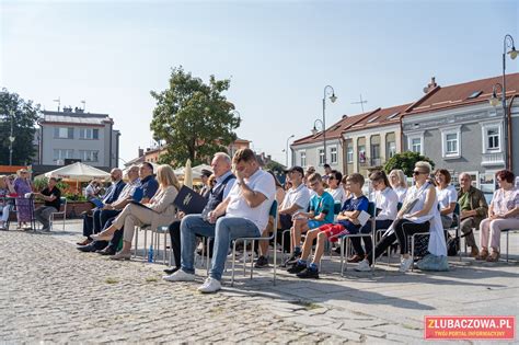 Narodowe Czytanie Nad Niemnem na Rynku w Lubaczowie GALERIA ZDJĘĆ