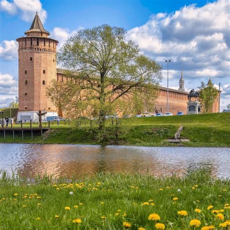 Panorama Del Kolomna Kremlin Y Su Reflejo En La Torre Marinkina Del R O