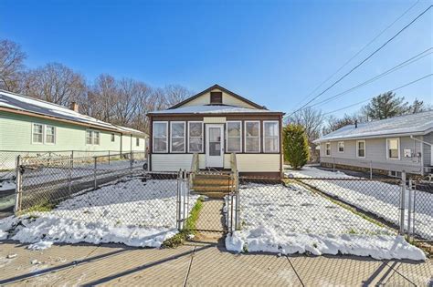 1537 Corbin Ave New Britain Ct 06053 Mls 170540589 Redfin