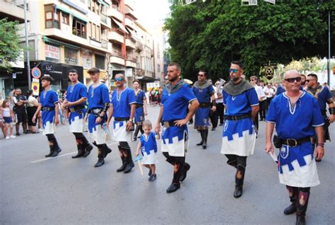 Desfile De Abanderadas Y Ofrenda Floral Del Bando Cristiano En Las