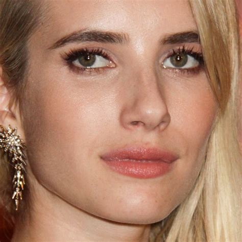 Emma Roberts Makeup Brown Eyeshadow Nude Eyeshadow And Peach Lipstick Steal Her Style