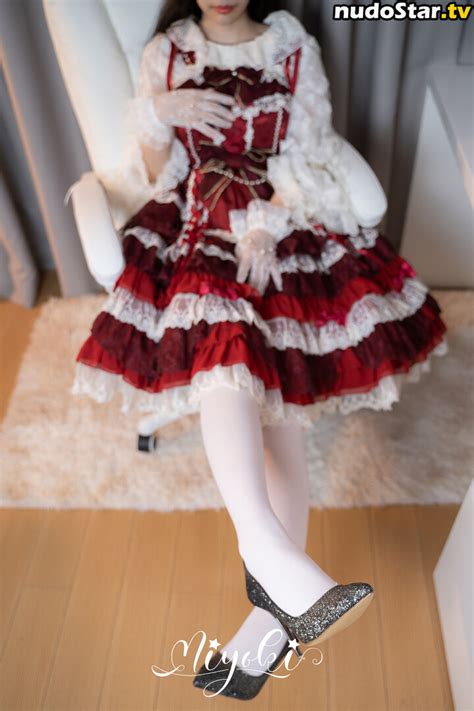 Misaki Suzuki Miyoki m yok h me 软趴在床单上 铃木美笑 Nude OnlyFans Photo