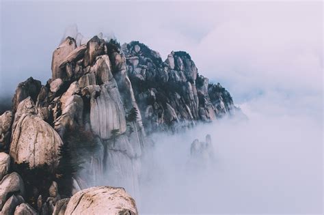 Foggy Mountain, Seoraksan National Park | Desktop Wallpaper