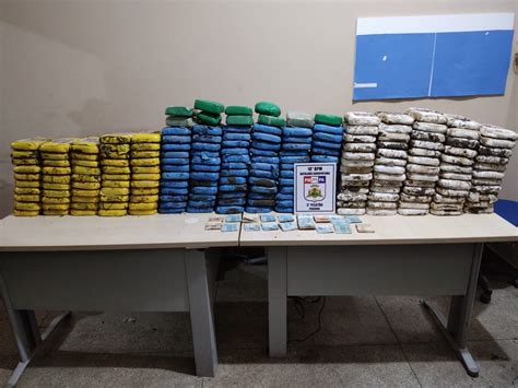 Policiais do 18º BPM encontram mais de 200 kg de drogas e R 23 mil