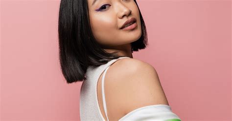 Ingin Bikin Wing Liner Yang Tajam Coba Gunakan Concealer Warna Terang