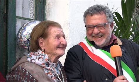 Zia Rosina compie 100 anni è festa a Favignana VIDEO Siciliafan