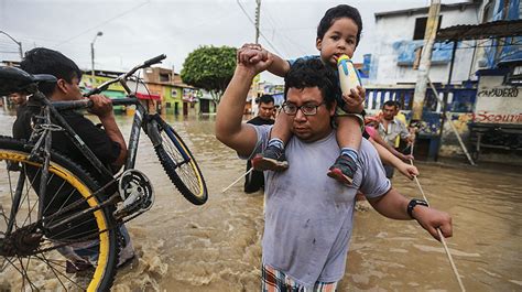 Catacaos Inundada Por El Desborde Del R O Piura Fotos Peru El