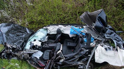 Hessen BMW Fahrer Rammt Auf B45 Sattelzug Gespann Und Stirbt