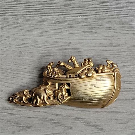 Vintage Pin Brooch Noah S Ark Brooch Signed Ajc Gold Gem