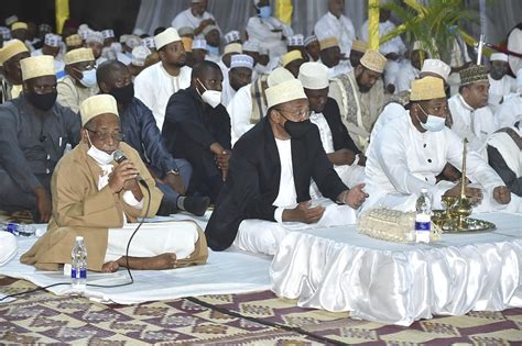 Alhaj Dk Hussein Ali Mwinyi Waumini Wa Dini Ya Kiislamu Pamoja Na