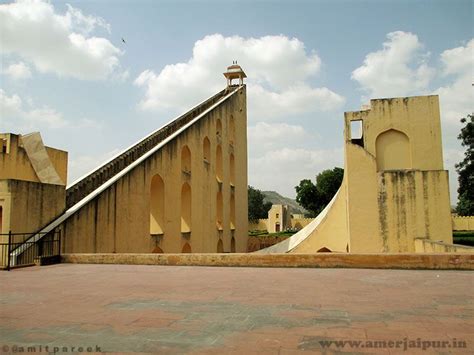 Jantar Mantar (Jaipur)- History, Architecture,Jantar Mantar Observatory ...